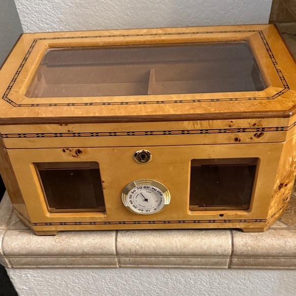 Other - Wooden Humidor with Hygrometer by Yuoqafn